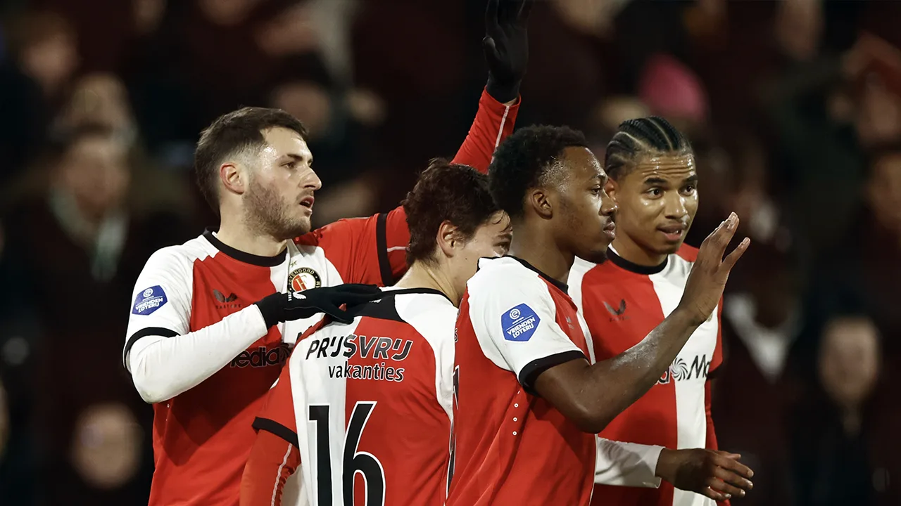 Giménez leidt Feyenoord met drie treffers langs Heracles