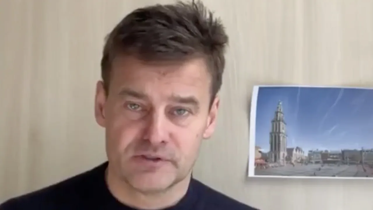 Ook Wilfred roept op: 'Was je handen, nies in je elleboog en blijf zoveel mogelijk thuis!'