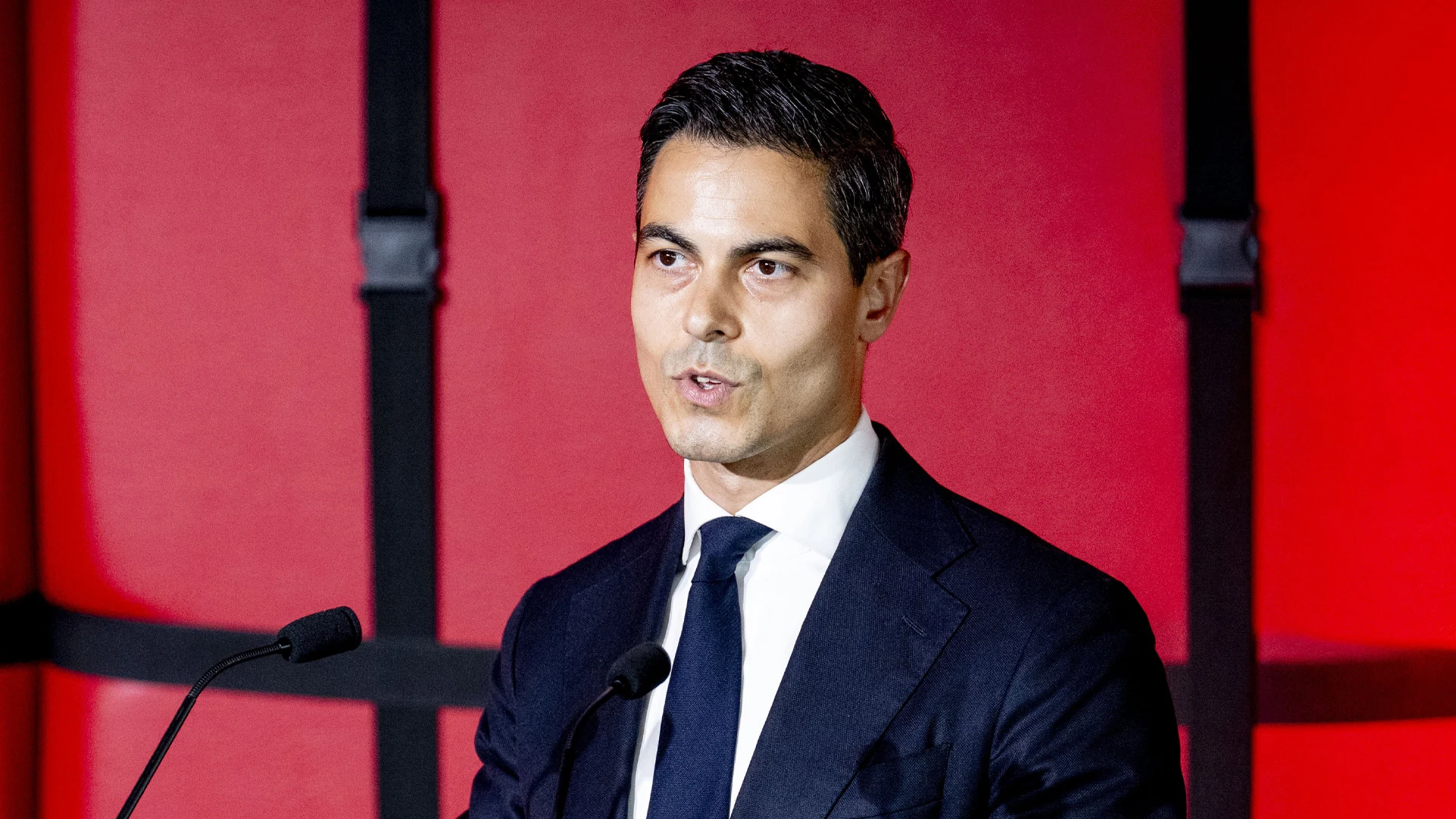 Rob Jetten biedt excuses aan voor behandeling eerste generatie Molukkers