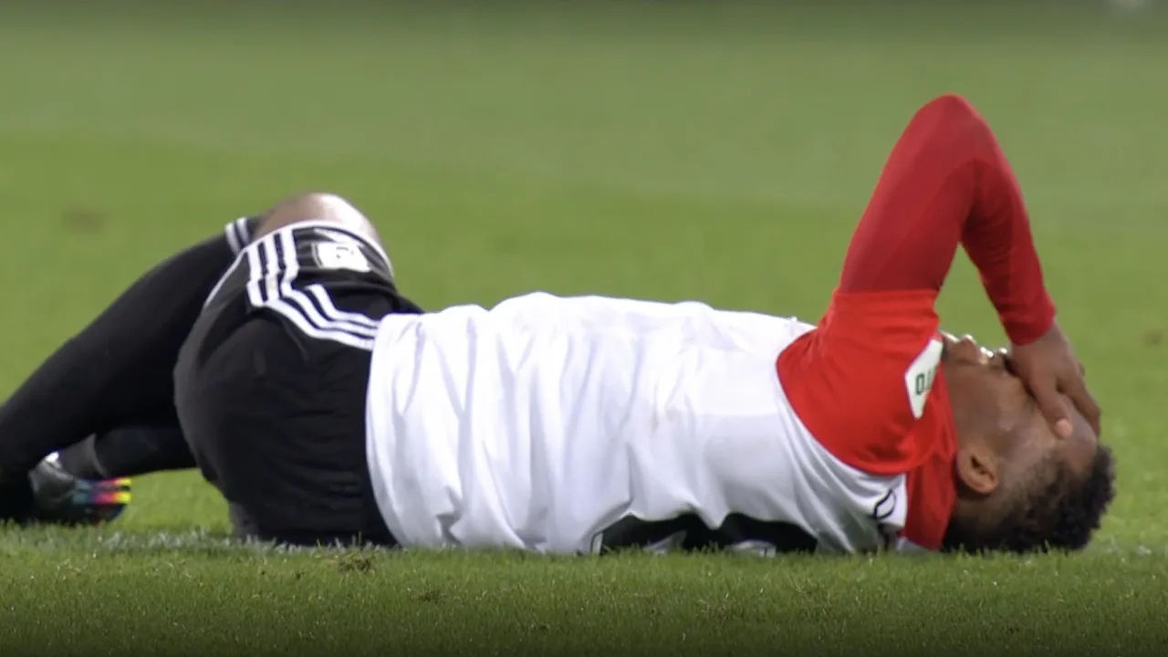 Timber krijgt harde tackle van Olsson te verwerken