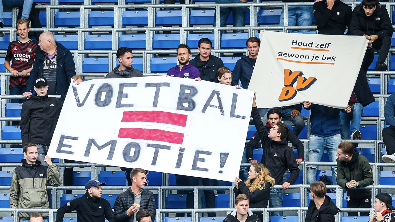 Spandoek in De Kuip: 'Houd zelf gewoon je bek'