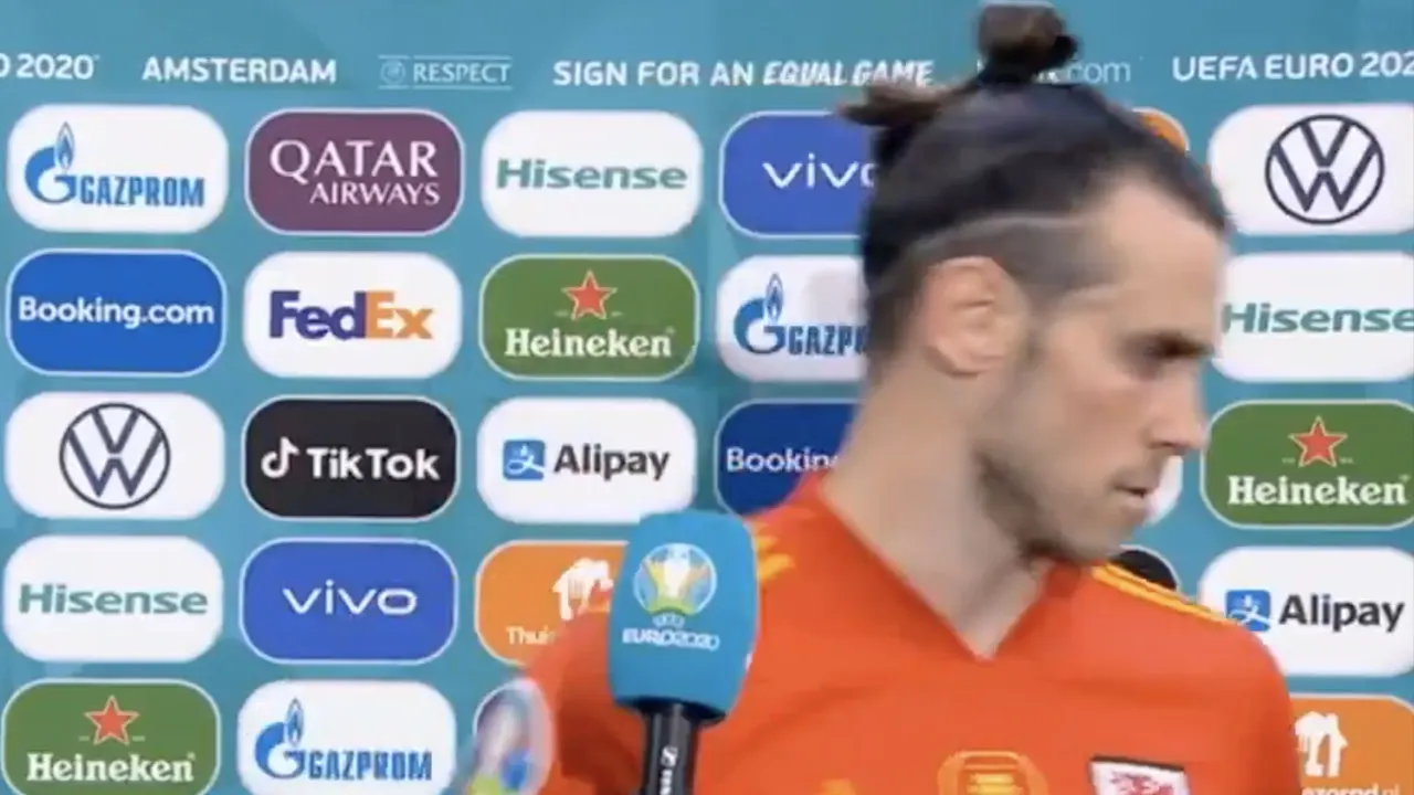 Bale loopt boos weg na vraag over toekomst bij Wales