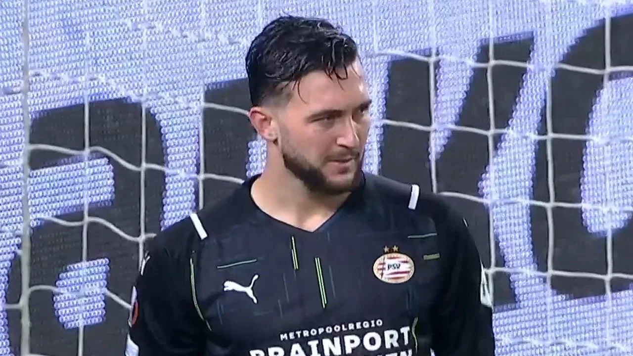 KANS: Isak krijgt grote kans, maar Drommel weet knap redding te brengen