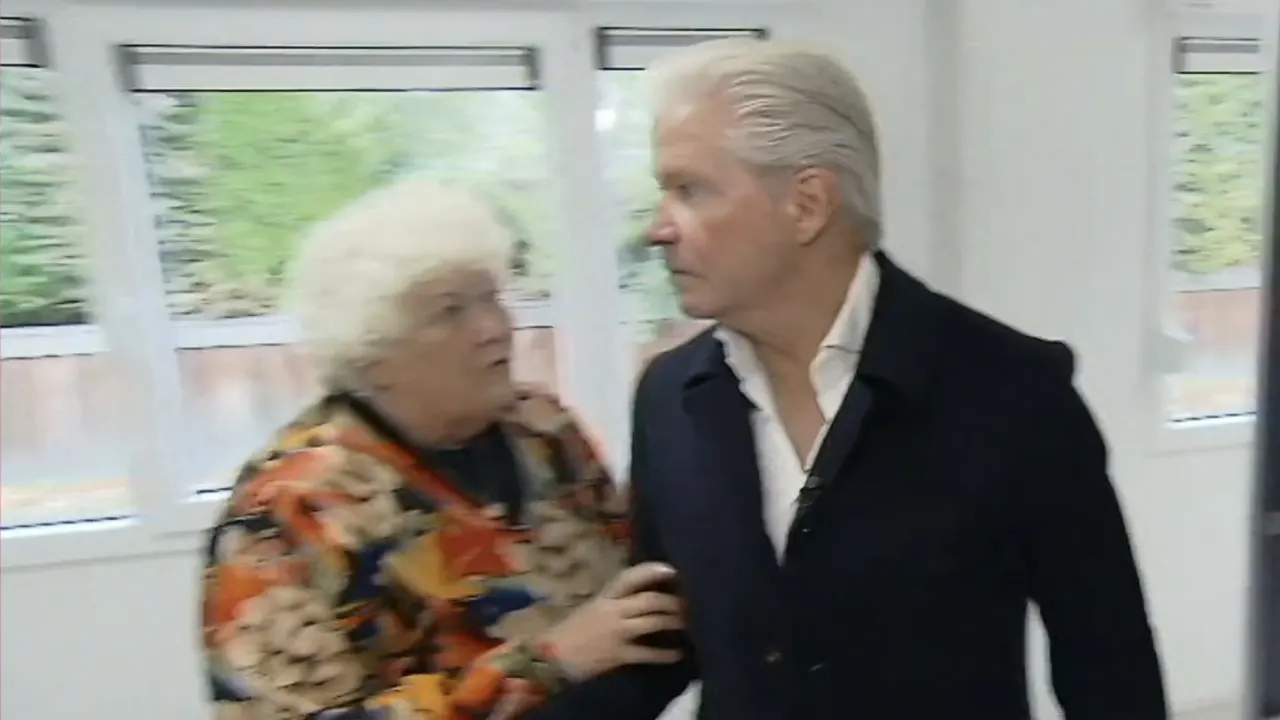 Dries Roelvink berispt door voorzitter stembureau: 'U mag er niet bijkomen'