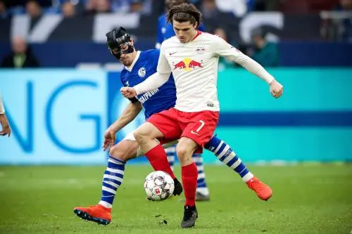 Schalke verliest ook met Stevens op de bank