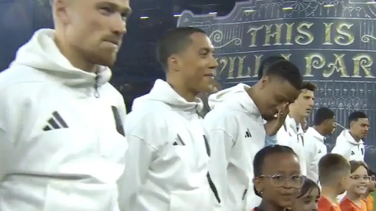 Pijnlijk: Niet Champions League-, maar Europa League-hymne afgespeeld bij Aston Villa-PSG