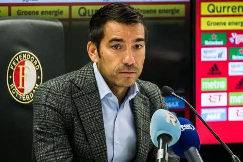 Van Bronckhorst haalt opgelucht adem