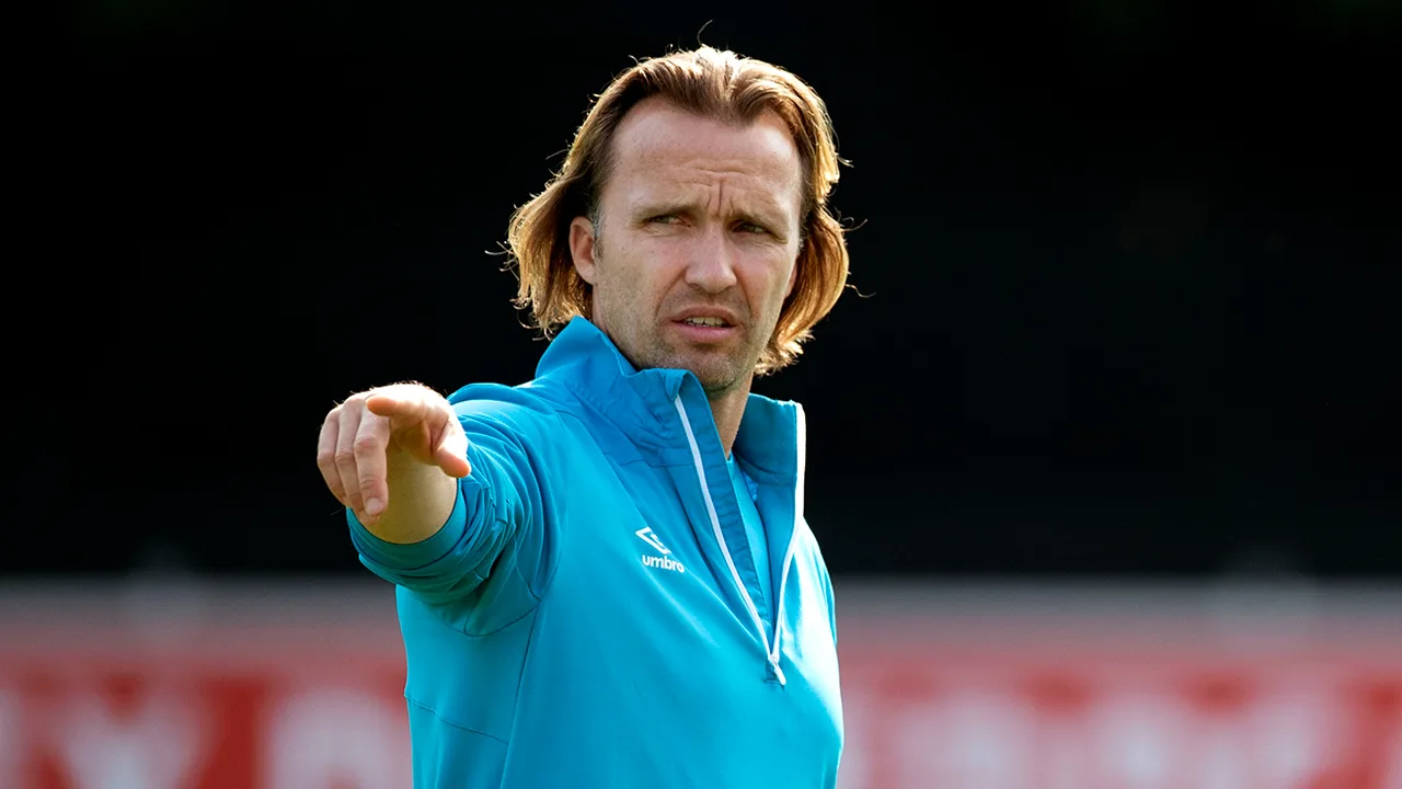 Zenden definitief assistent-trainer van Faber bij PSV