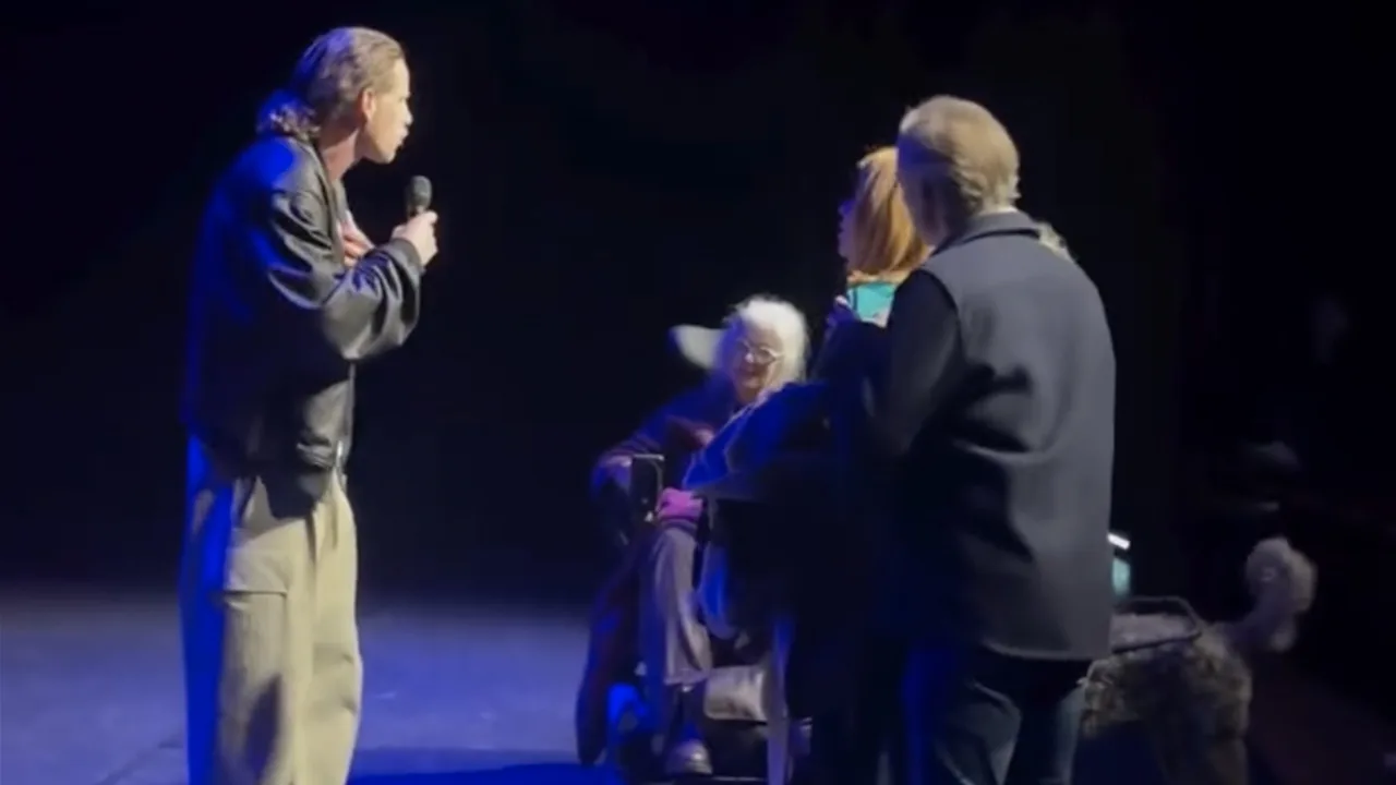 Video: Incident tussen cabaretier Patrick Laureij en vrouw met hulphond gefilmd