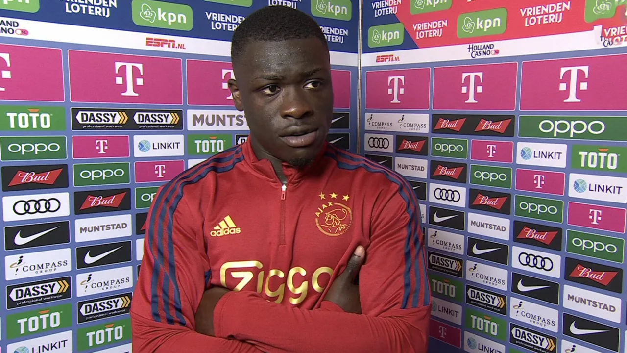 Brobbey reageert op apengeluiden van Utrecht-fans: 'Het doet me niet zoveel'