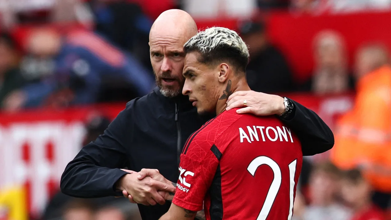 Manchester United sluit Antony weer in de armen