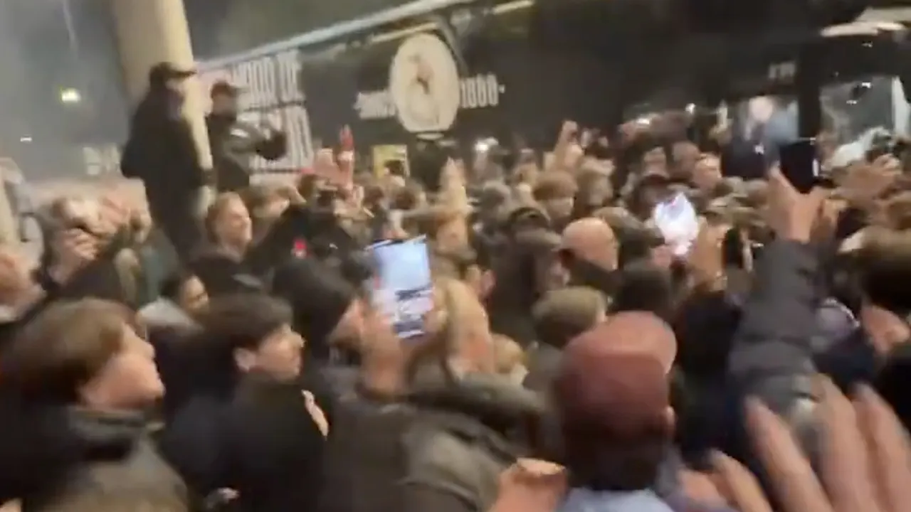 Spelers Sparta als helden onthaald na overwinning op Feyenoord