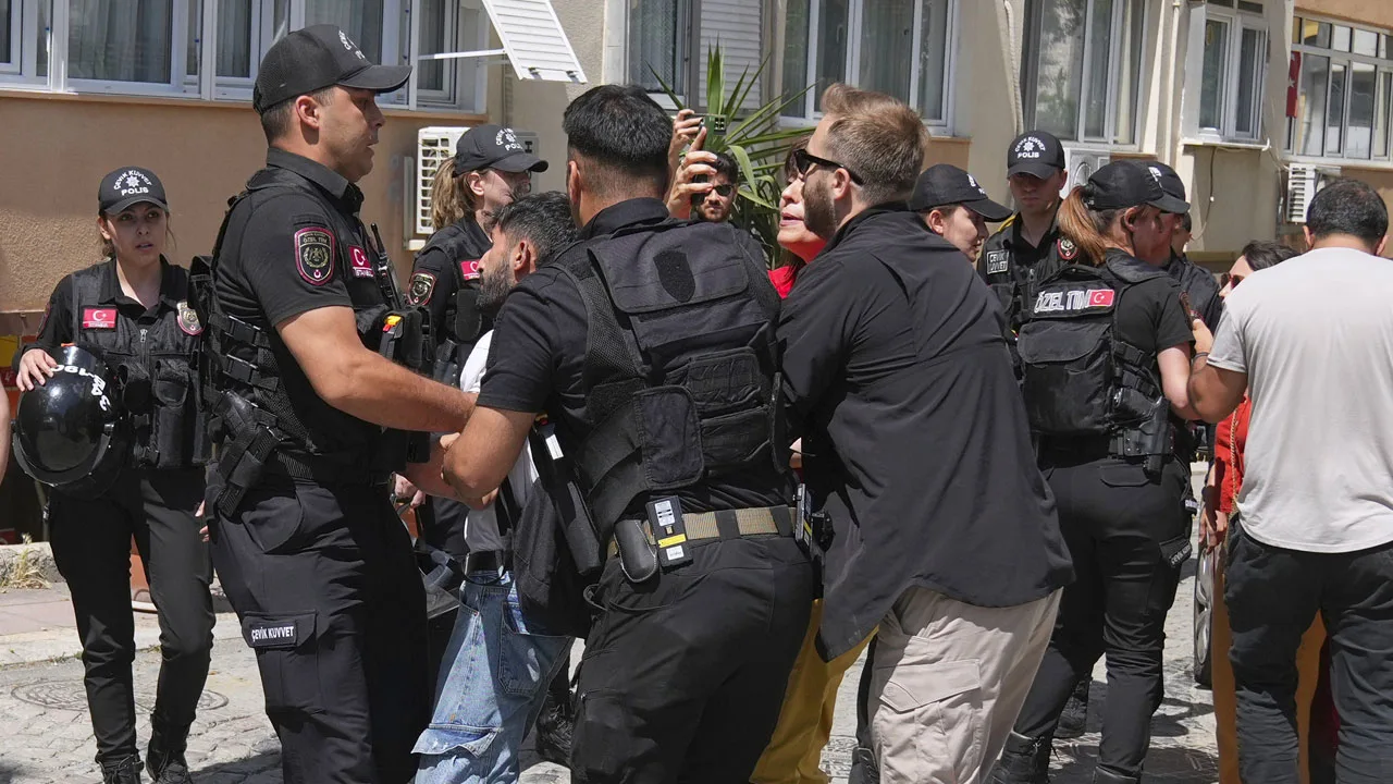 Tientallen arrestaties bij verboden pride Istanbul