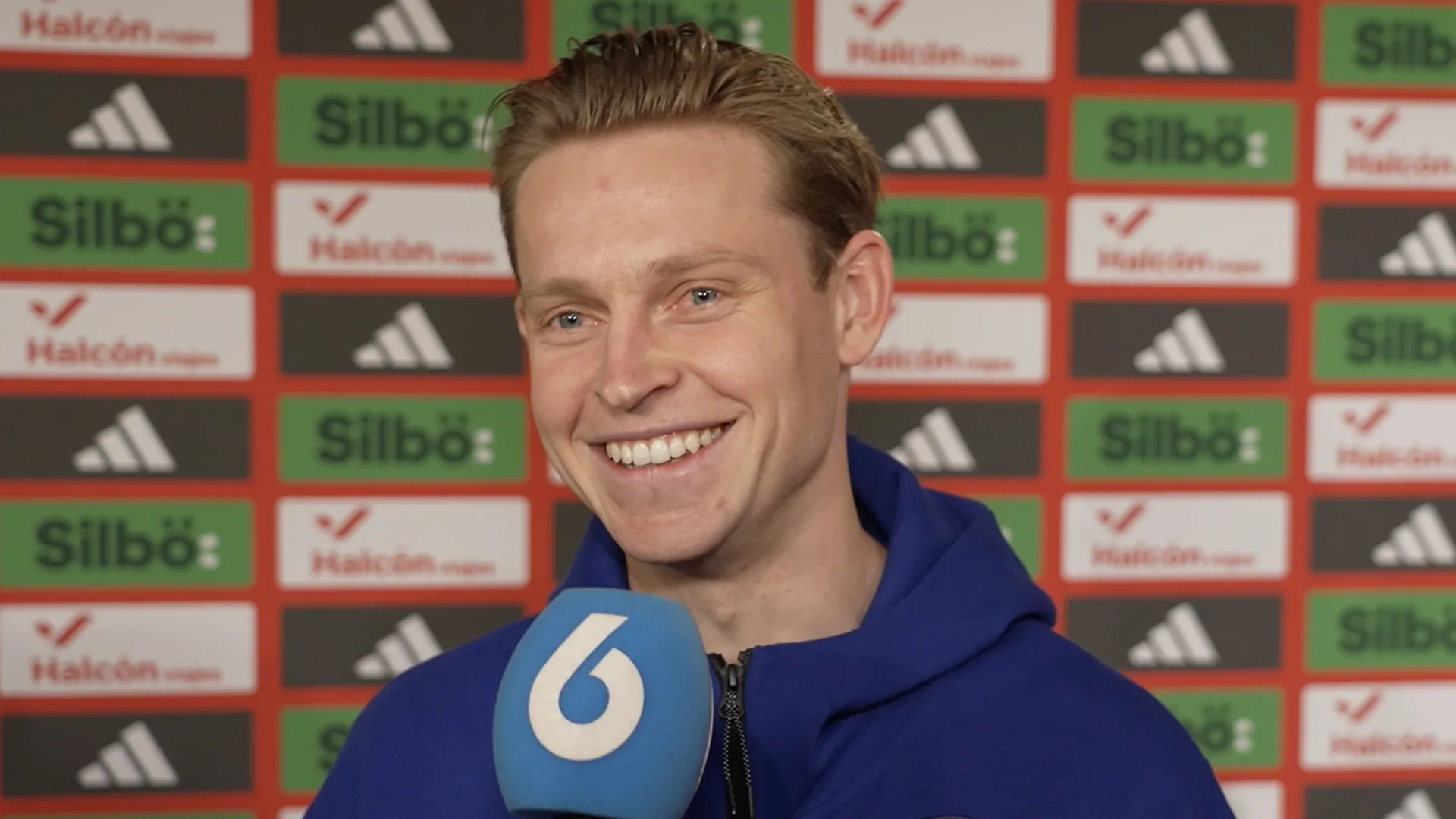 Frenkie de Jong lacht om verwachtingen: 'Dat is wel vaker zo in Nederland'