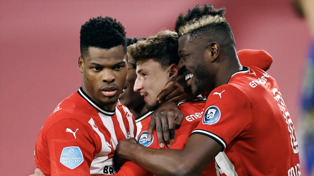 PSV na rust gemakkelijk langs VVV: 4-1