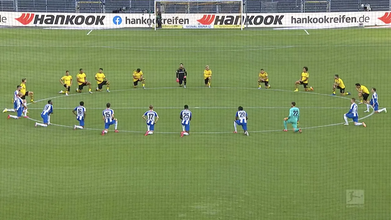 PRACHTIG! Knielende Dortmund- en Hertha-spelers maken sterk Black Lives Matter-statement