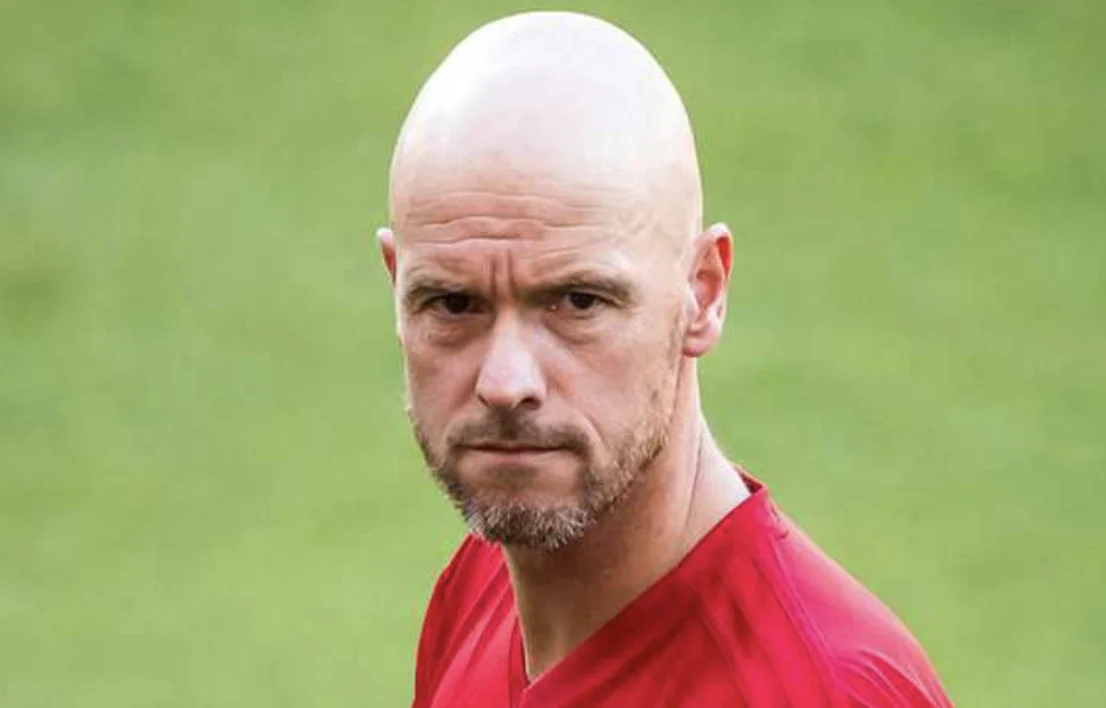 Ten Hag hekelt Ajax-supporters na anti-Scherpen spandoek