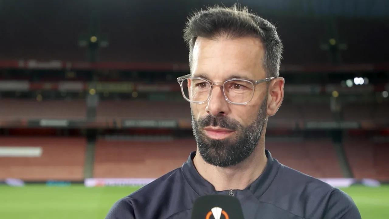 Van Nistelrooij over duel met Arsenal: 'Een Champions League-affiche'