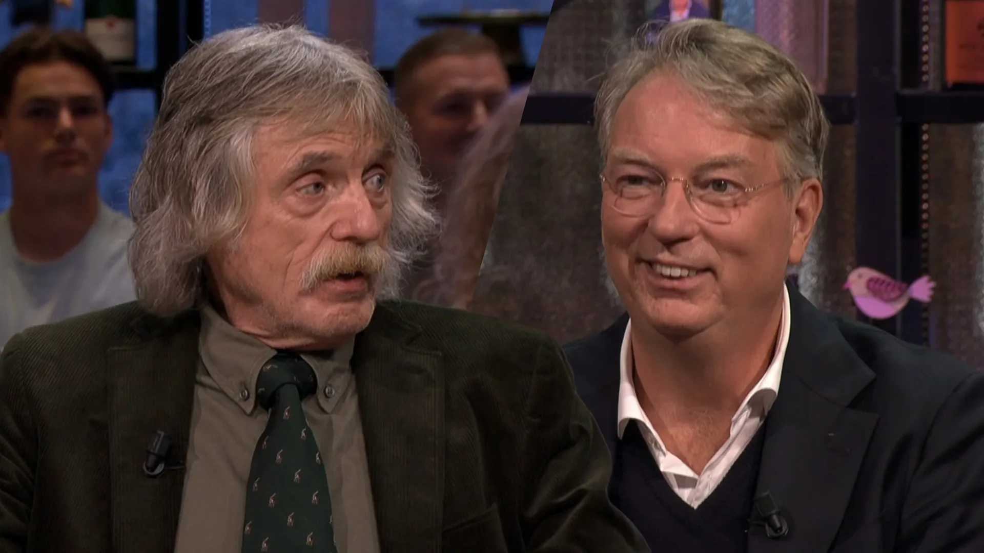 Johan Derksen onderbroken door Arend Jan Boekestijn: ‘Laatste keer, anders breken we z’n andere arm!’