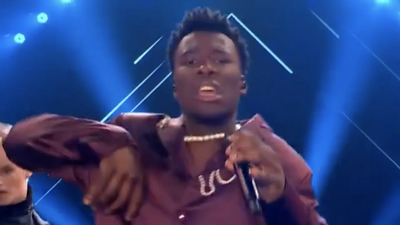 Kritiek op eerste bewegende beelden van repetitie Claude: 'Vocalen zitten er naast!'