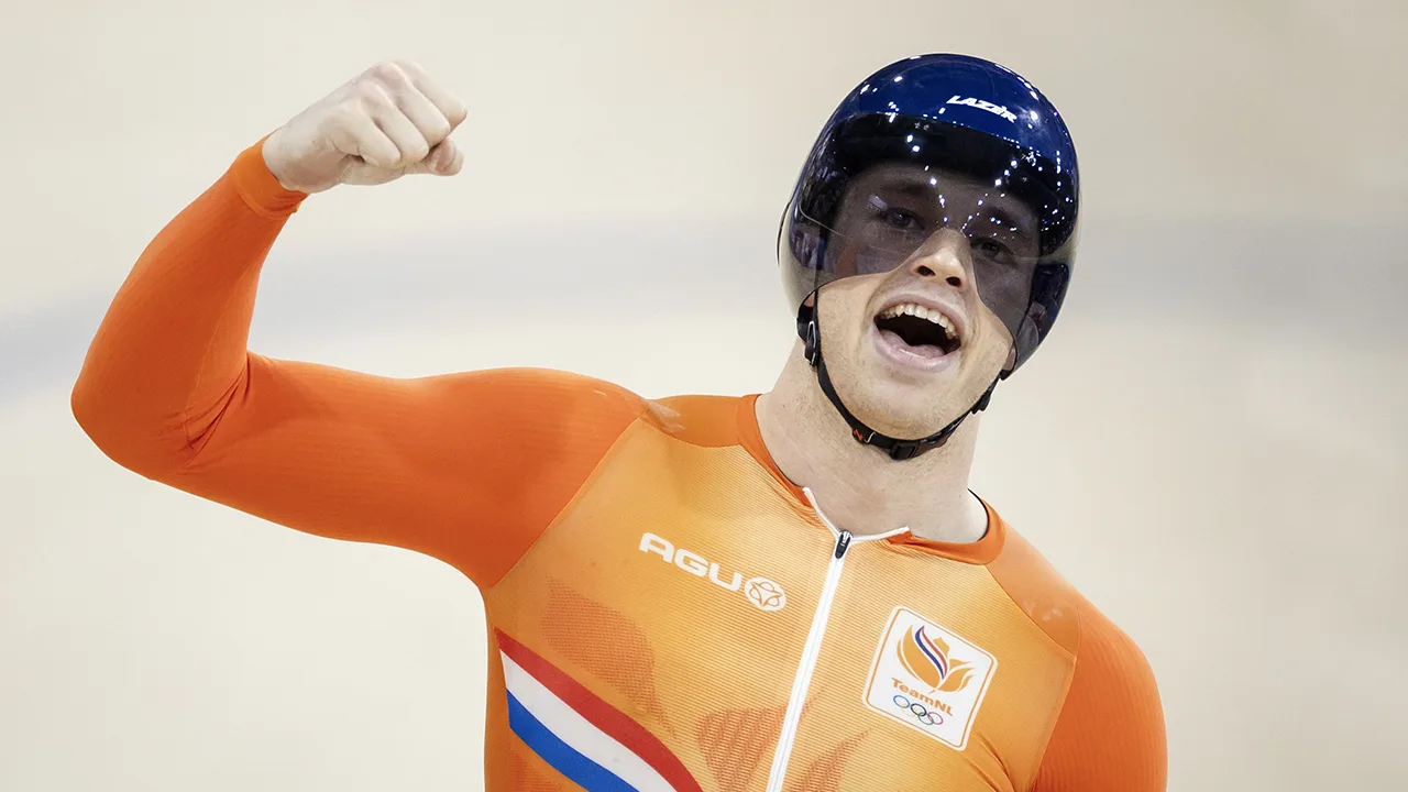Baanwielrenner Harrie Lavreysen begint sprinttoernooi met wereldrecord