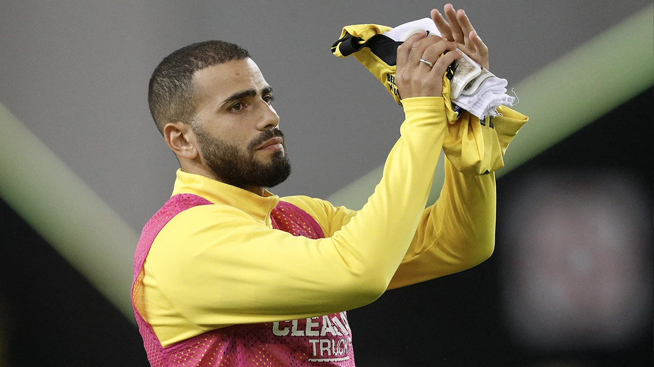 Tannane doet boekje open: 'Mijn ploeggenoten snappen echt niet wat er aan de hand is'