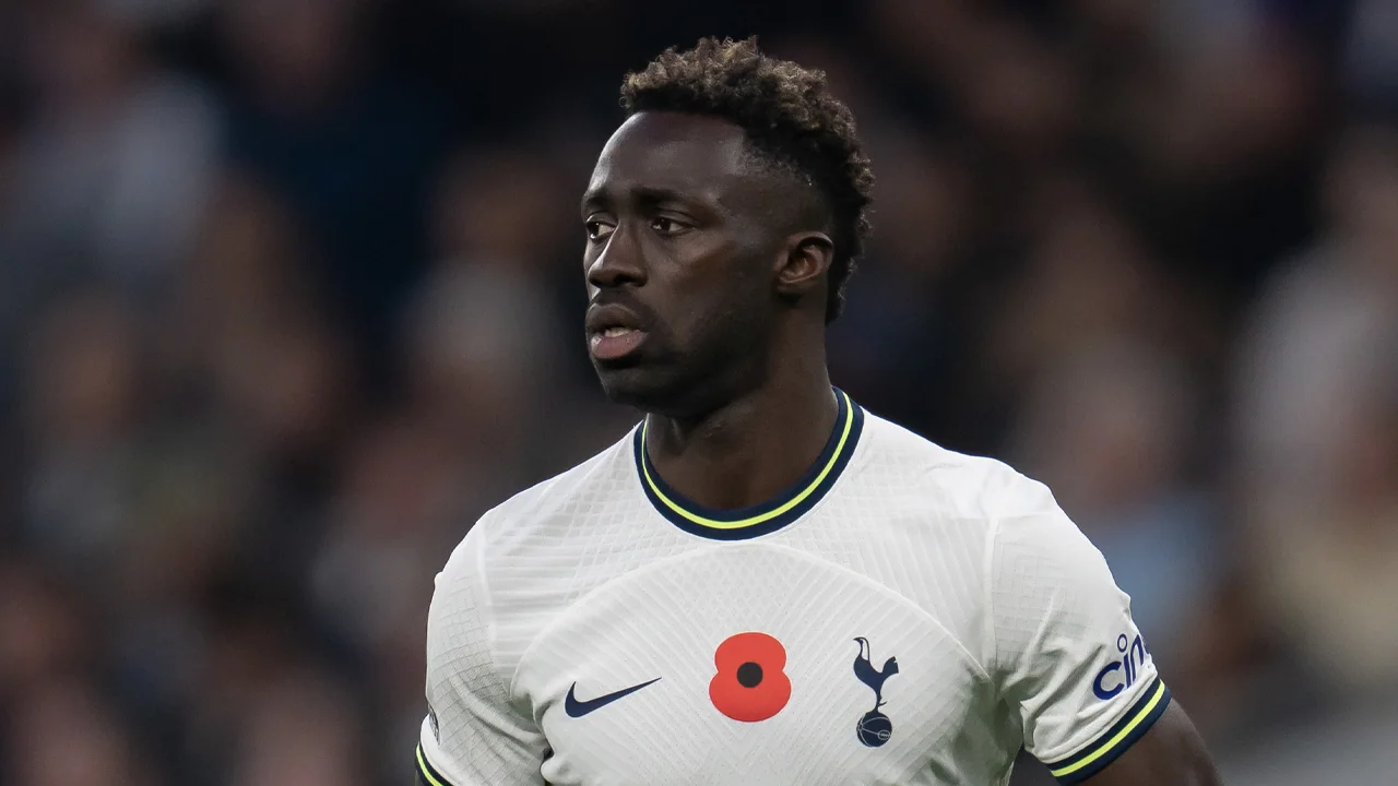 'Tottenham Hotspur accepteert bod van 15 miljoen euro op Davinson Sánchez'