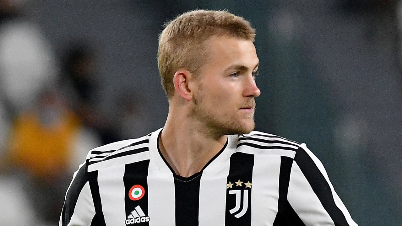 'Matthijs de Ligt staat bovenaan verlanglijst van Engelse topclub'