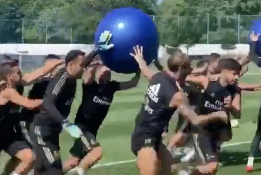 Ondertussen op de training bij Real Madrid