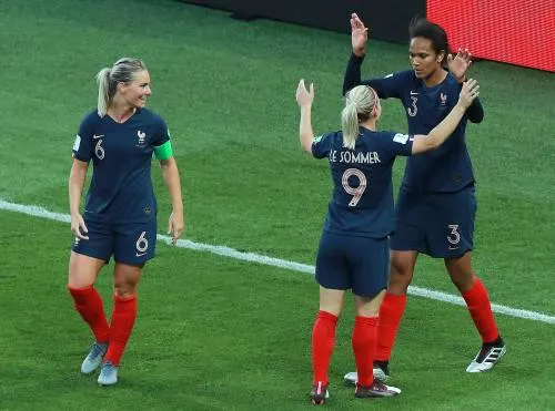 Franse voetbalsters ruim langs Zuid-Korea