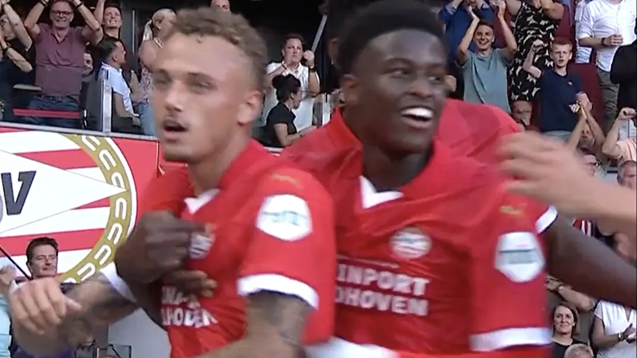 Videogoal: Noa Lang scoort prachtig eerste Eredivisie-doelpunt voor PSV