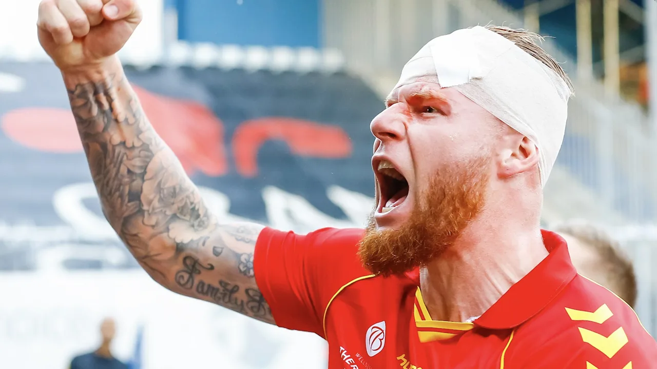 Veldmate na winnende goal: 'Je ziet het net bollen en je wordt helemaal gek'