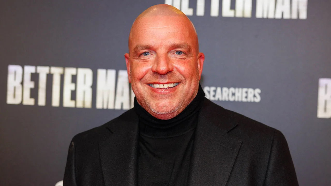 Dit is de nieuwe superdikke auto van Andy van der Meijde! 