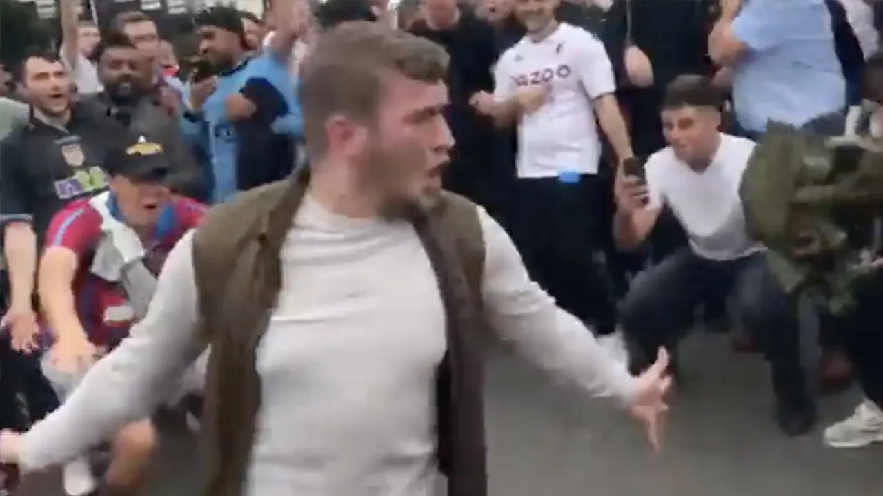 Aston Villa-fans vieren zege op ManUtd door Ronaldo te imiteren: 'SIUUUU!'