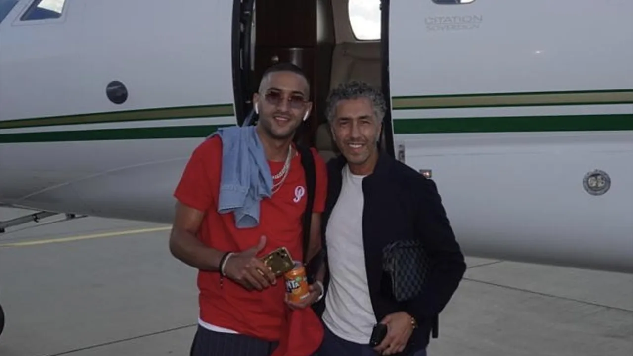 Ziyech met vrienden op weg naar Londen in privévliegtuig
