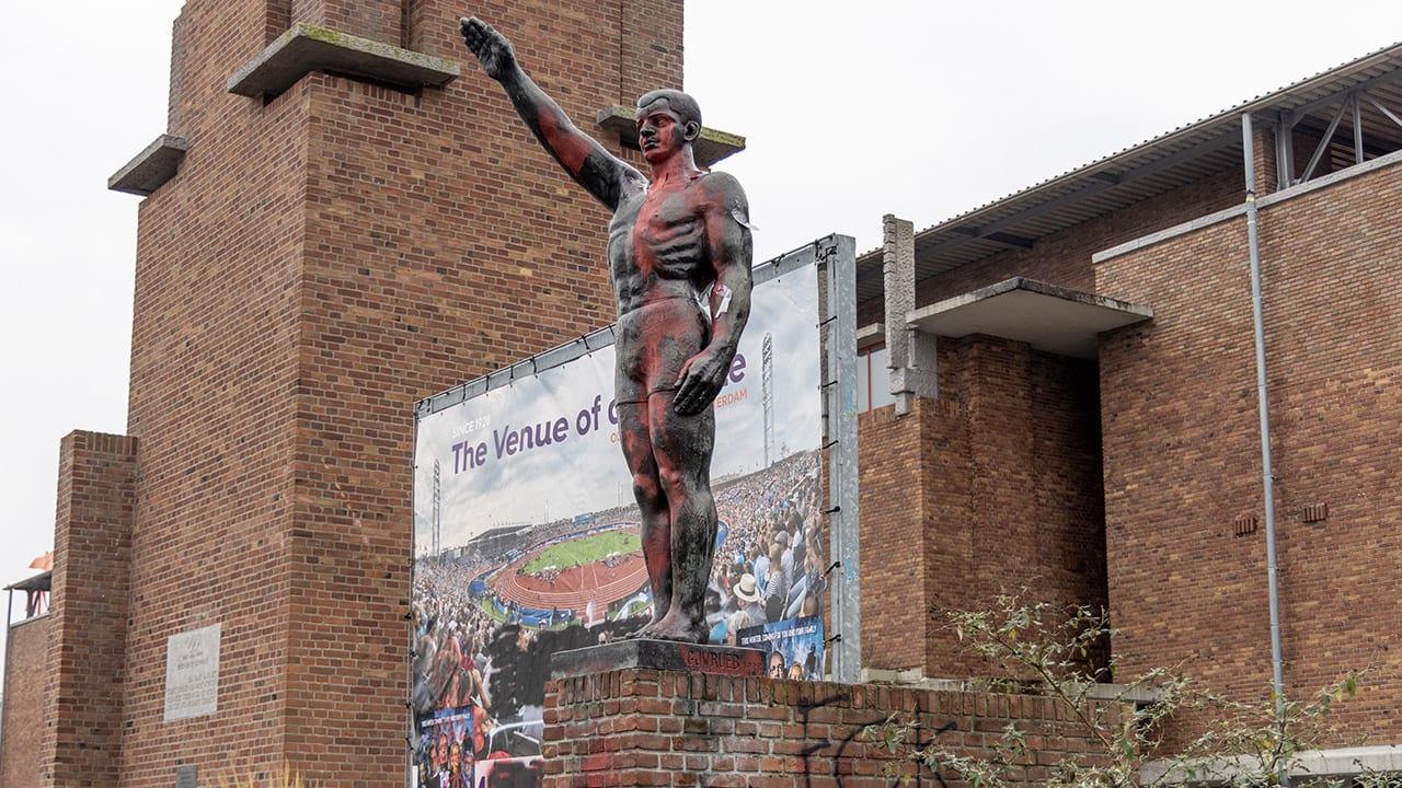 Olympisch Stadion beklad met 'fuck nazi's'-leuzen