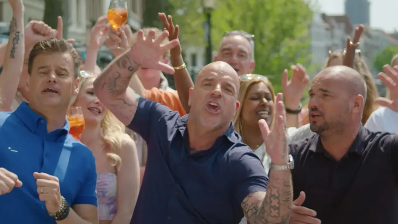 Bekijk nu de videoclip van De Offsiders met 'Een Aperolletje!'