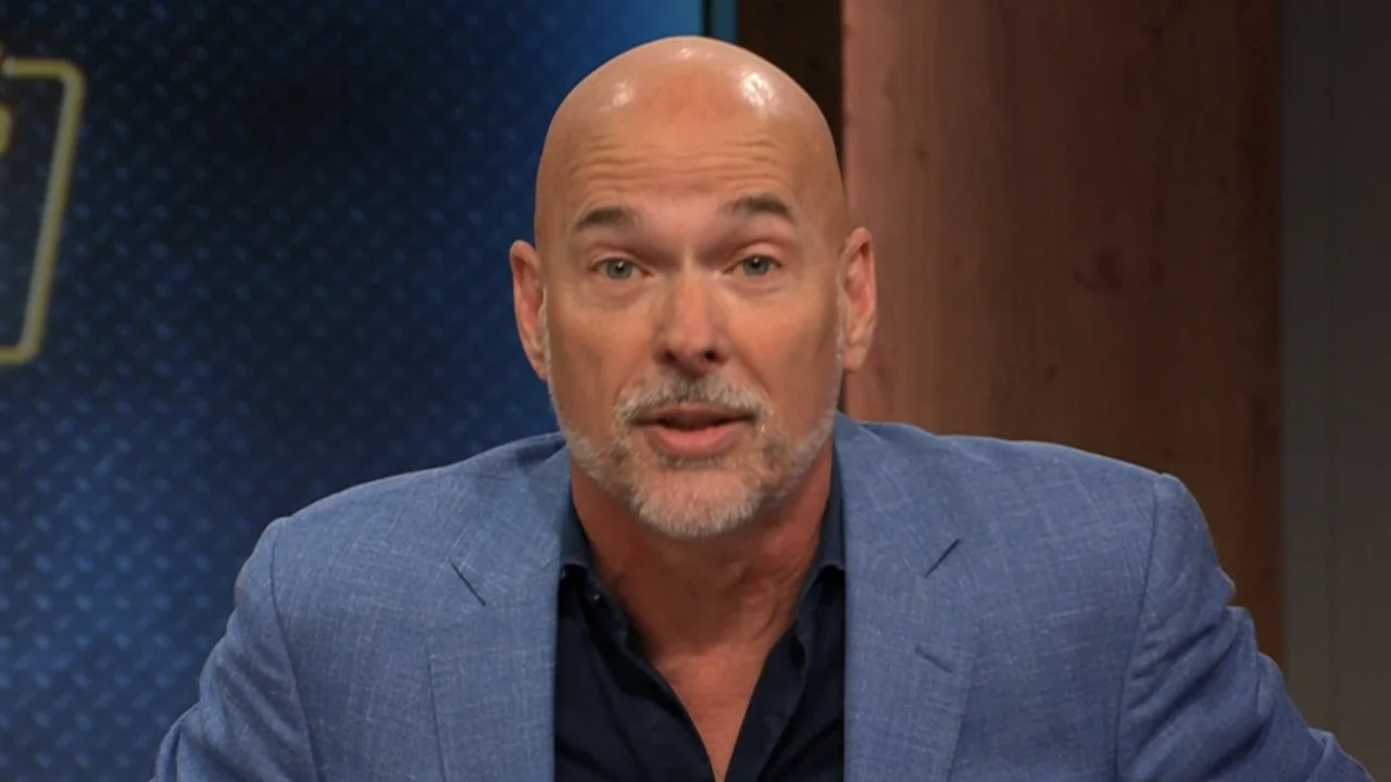 Rob Kamphues opent Race Café-uitzending met reactie op pikant filmpje