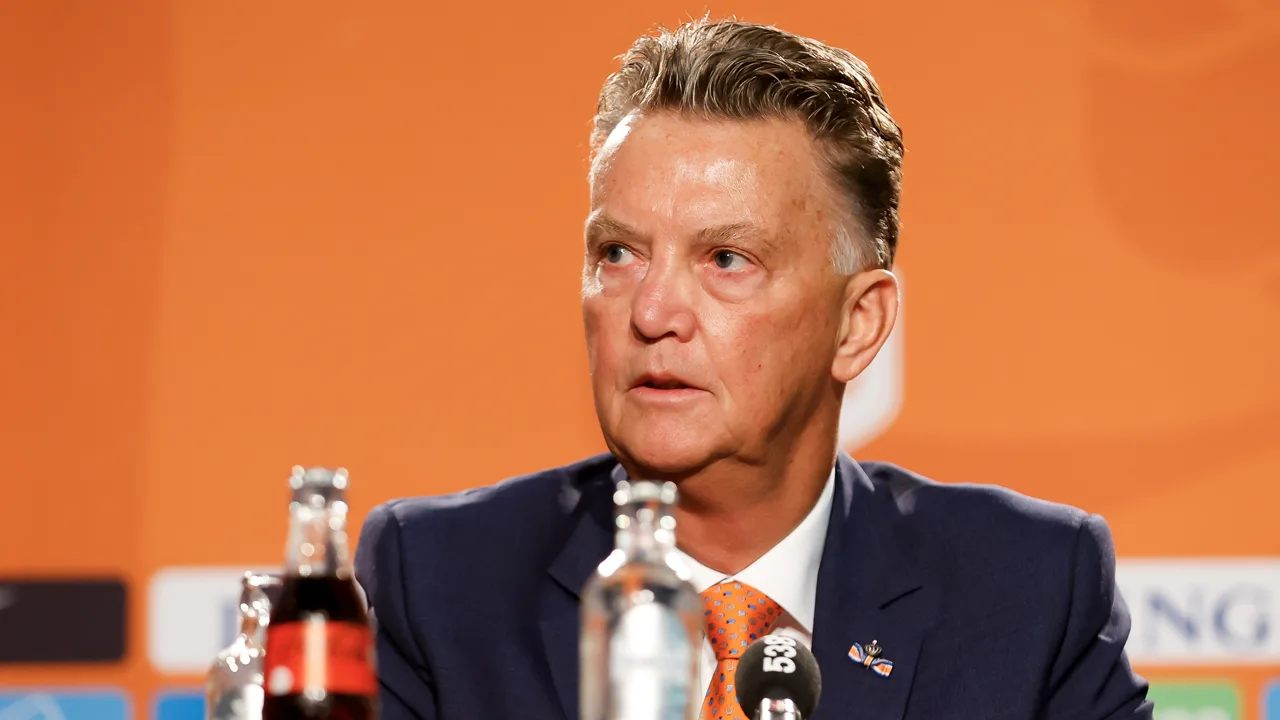 Oranje start met elf andere spelers tegen Wales