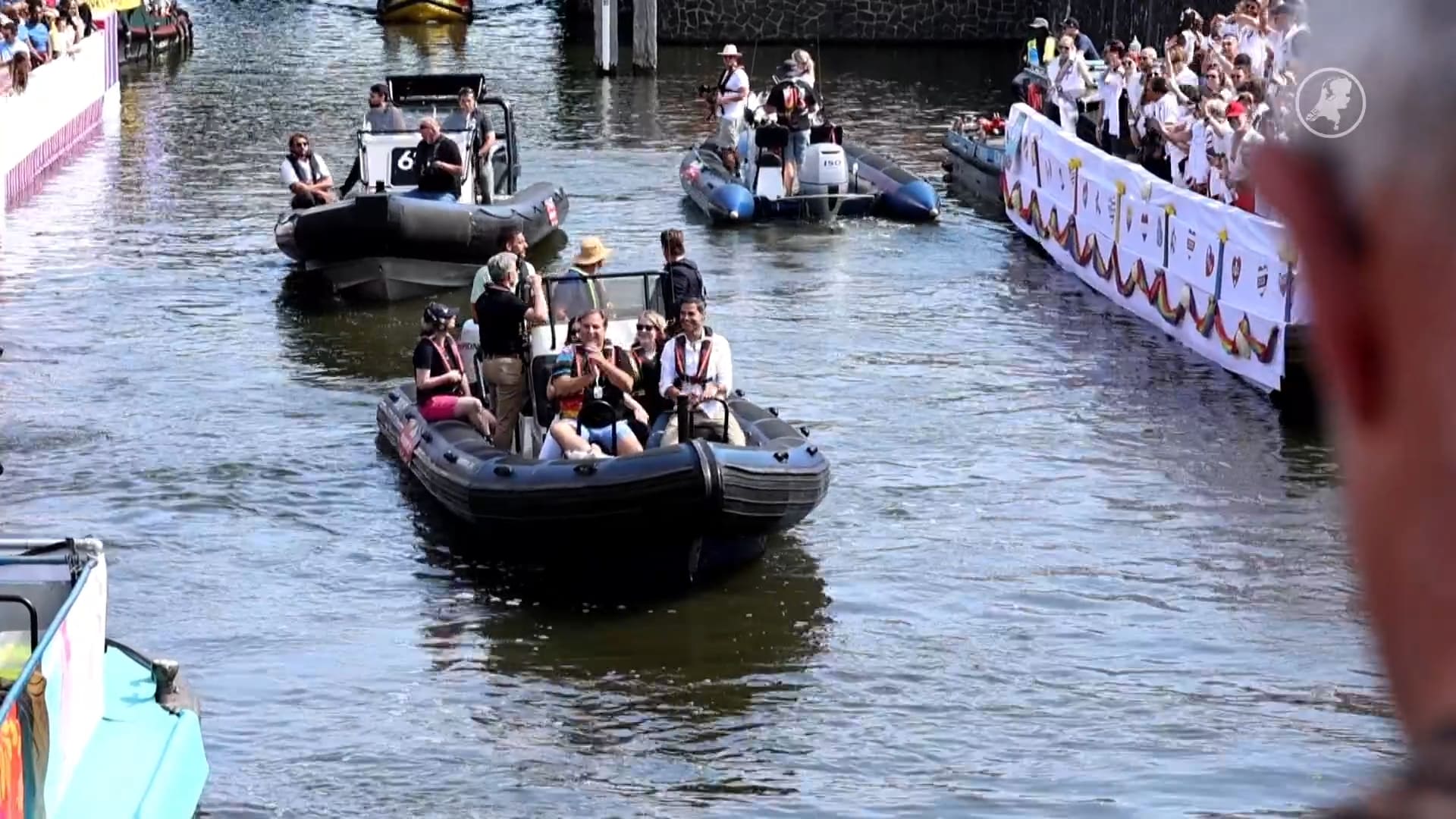 Premier Jetten op boot tijdens Canal Parade