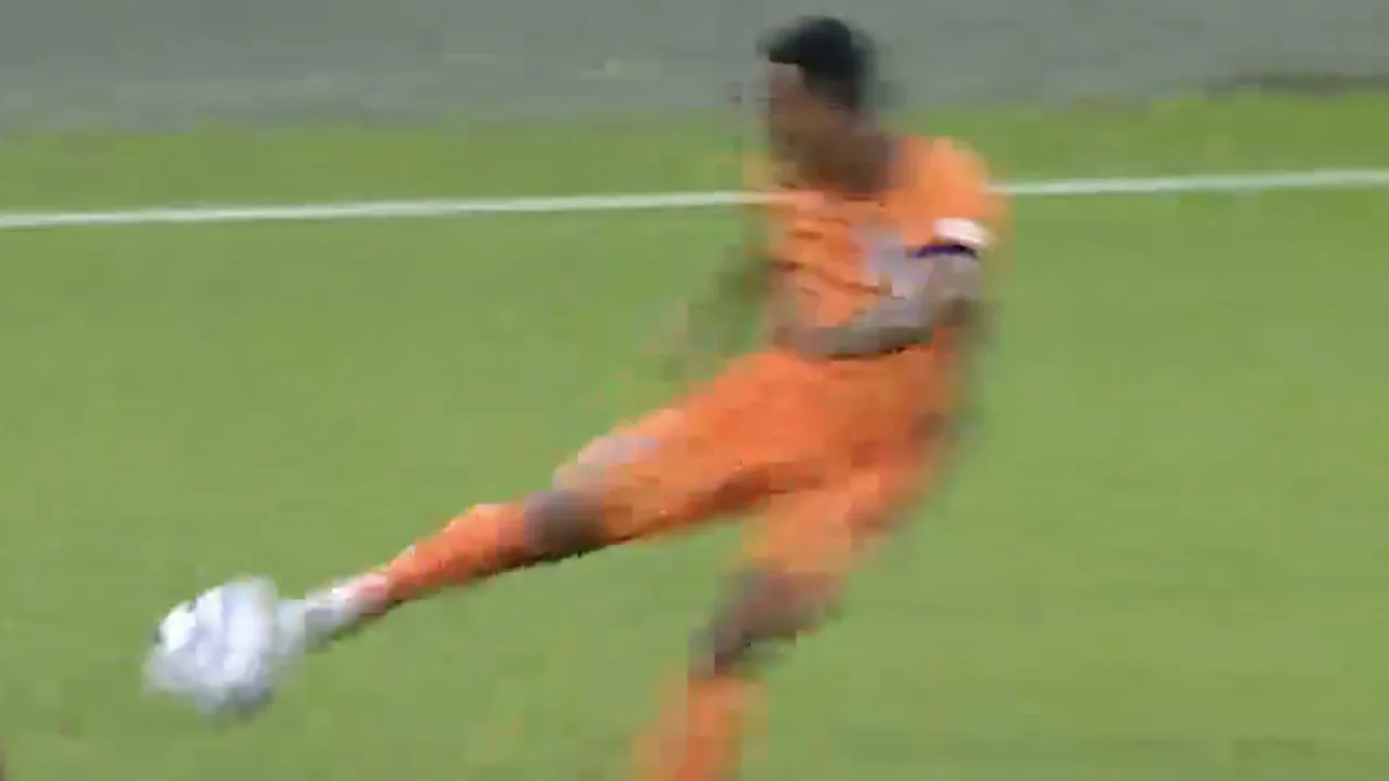 In beeld: de prachtige pass van Ryan Gravenberch op Xavi Simons