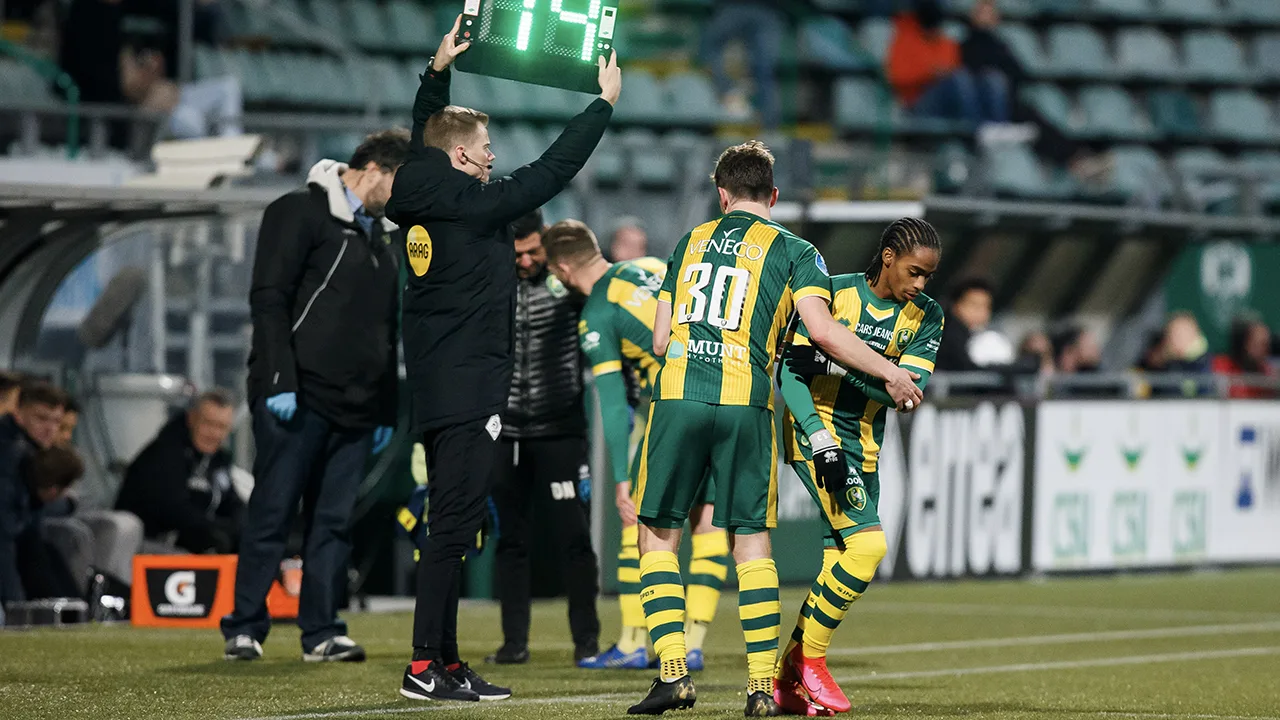 KNVB: 'Clubs mogen komend seizoen vijf wissels doorvoeren'