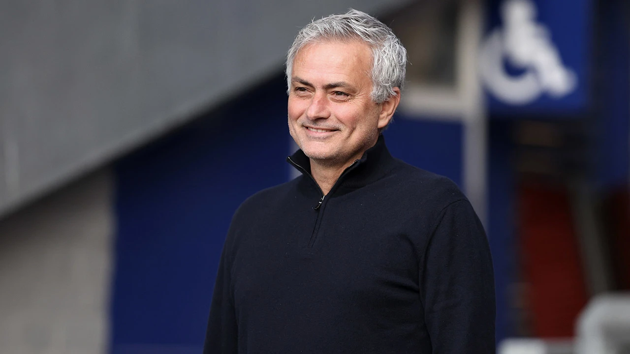 Bizarre financiële details gelekt rond contract van Mourinho bij AS Roma