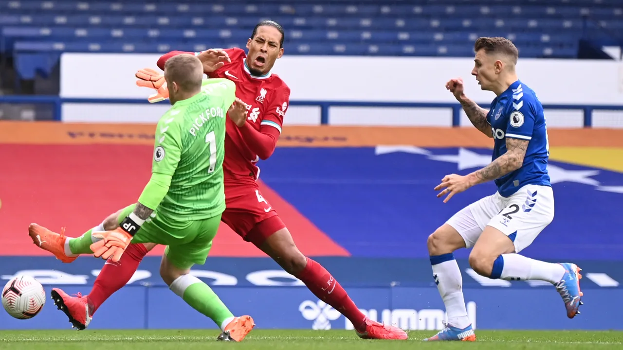 Scheidsrechter Oliver heeft spijt van incident met Van Dijk