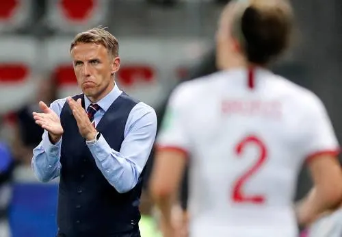 Neville verbijsterd over gedrag Kameroen