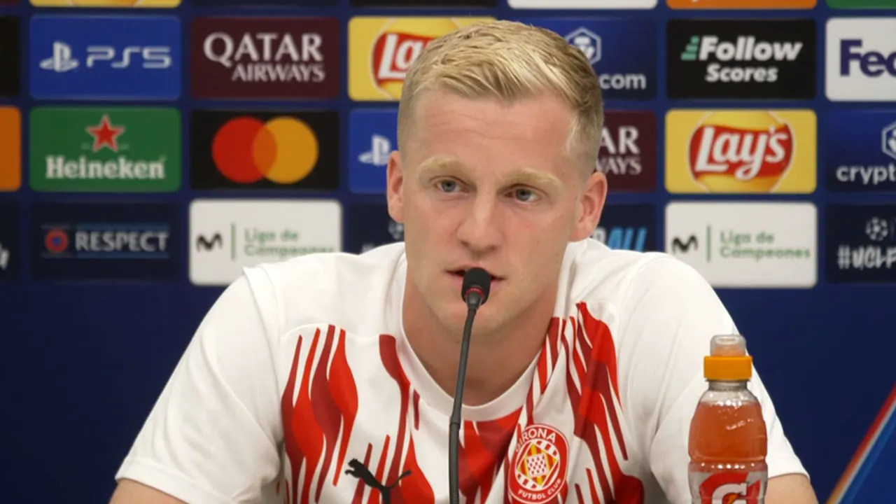 Video: Van de Beek lijkt even emotioneel te worden als het gaat over moeilijke periode