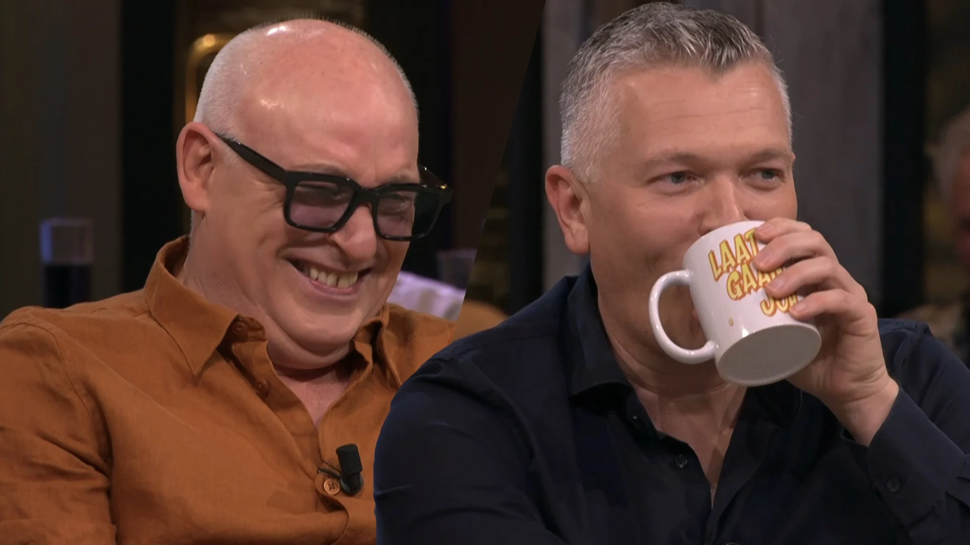 René van der Gijp maakt grap, Wouter de Winther grijpt naar z’n beker: ‘Flauw maar wél leuk!'