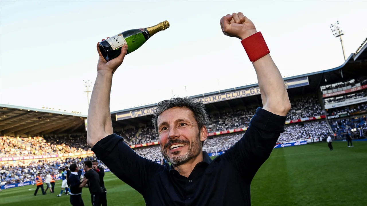 Antwerp FC breekt contract succestrainer Mark van Bommel open