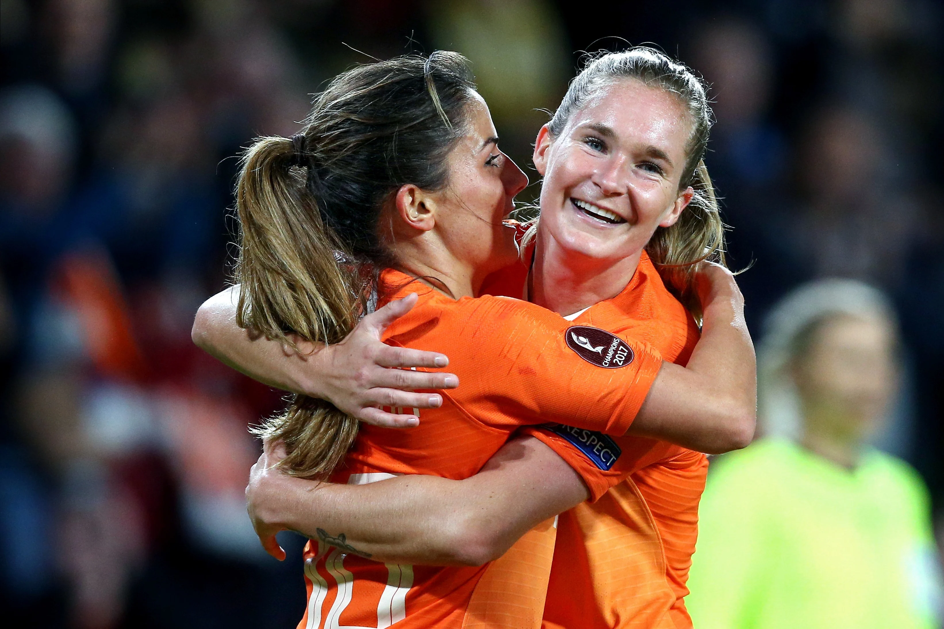 Voetbalsters blijven foutloos op weg naar EK