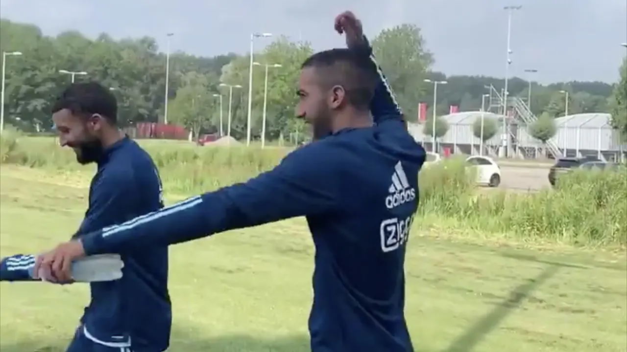 Ziyech zet keeper gruwelijk voor schut tijdens zijn laatste training bij Ajax
